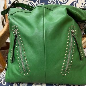 B. Makowsky green soft leather purse with crossbody option fabulous hardware